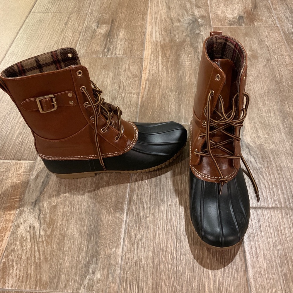 Duck boots
